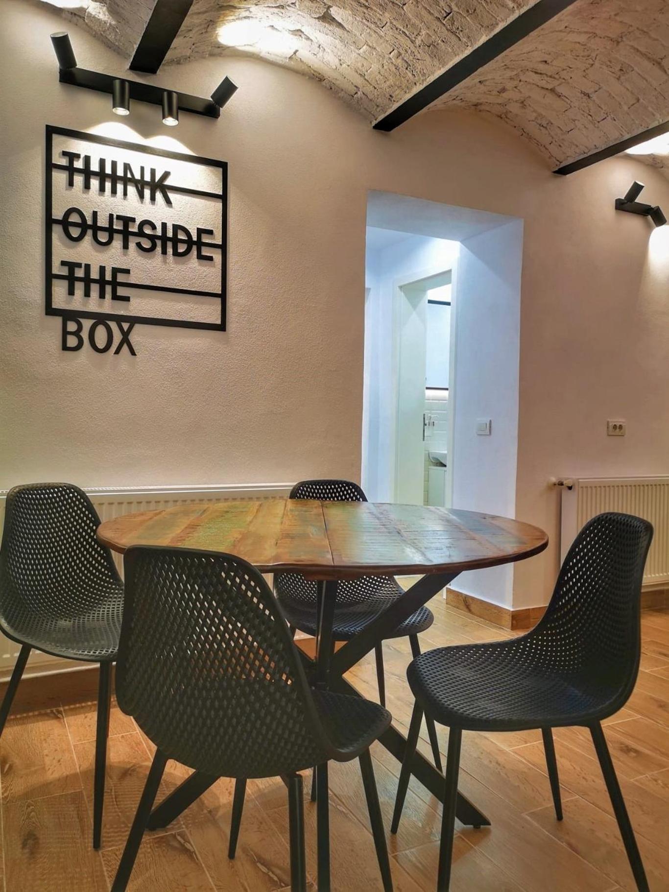 T House Apartment Sibiu Bagian luar foto