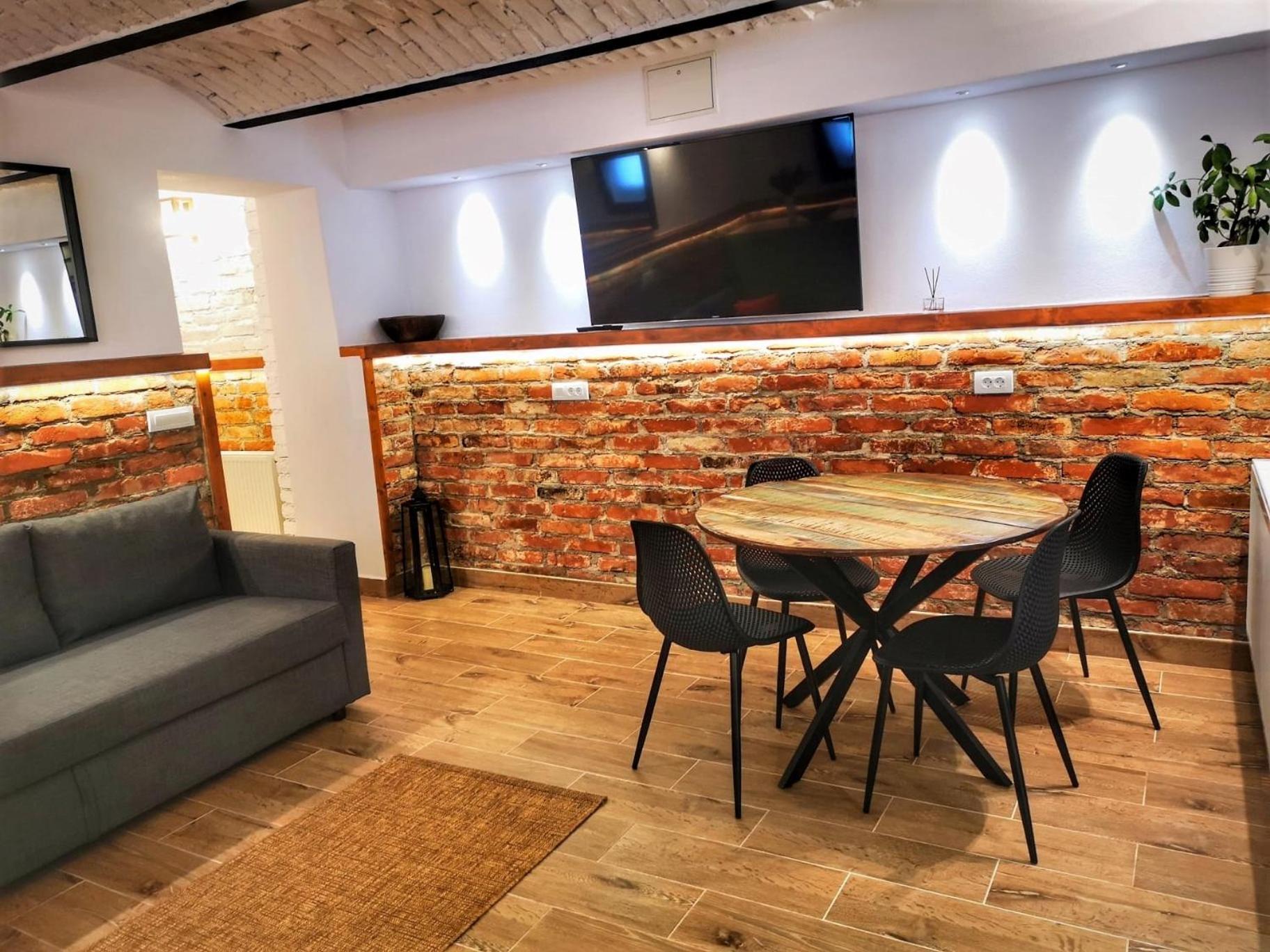 T House Apartment Sibiu Bagian luar foto