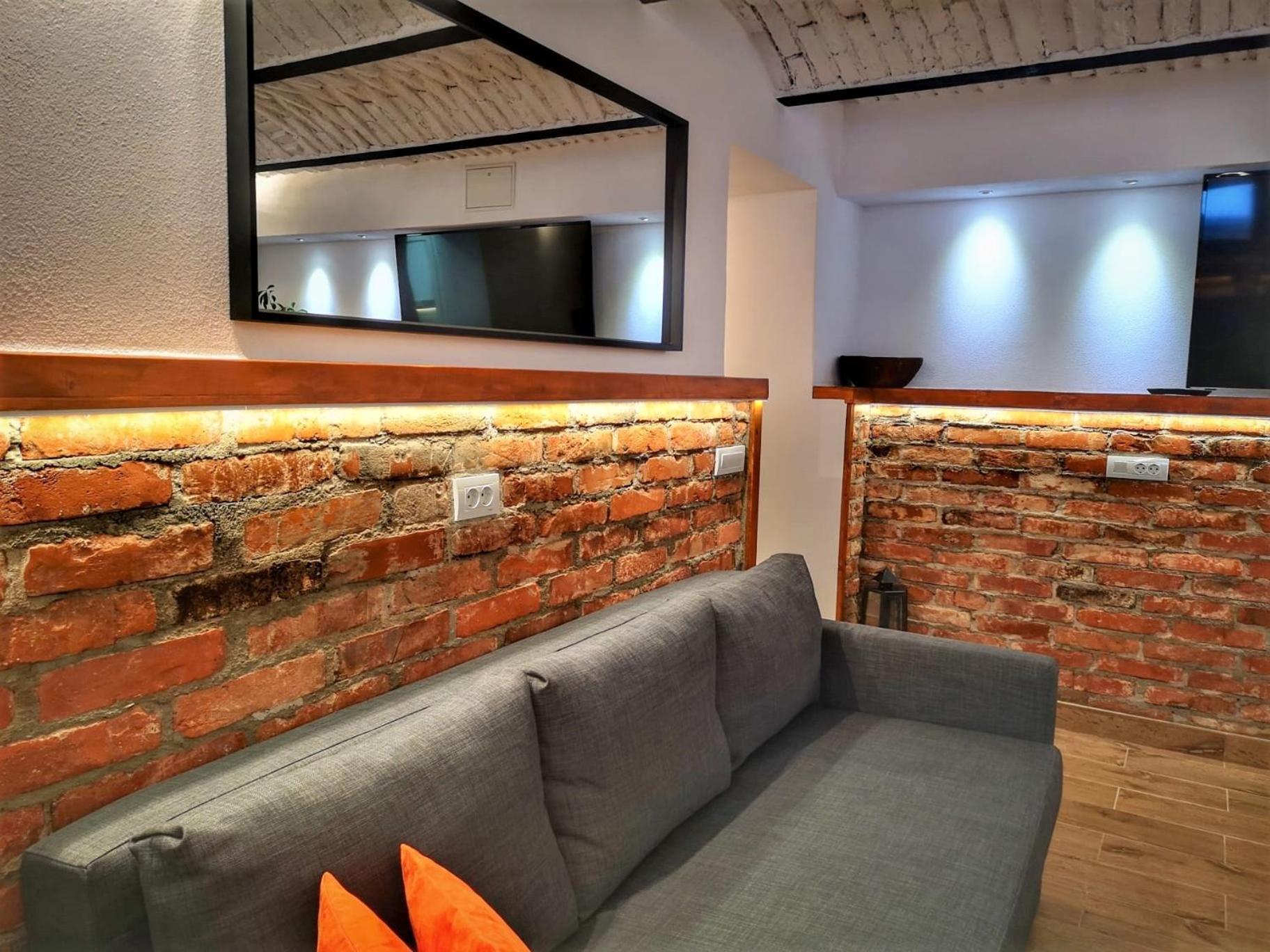 T House Apartment Sibiu Bagian luar foto