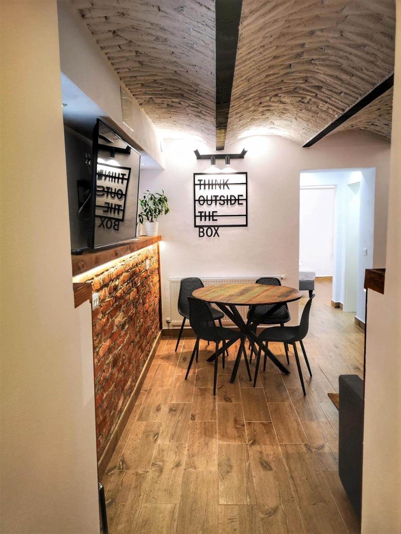 T House Apartment Sibiu Bagian luar foto