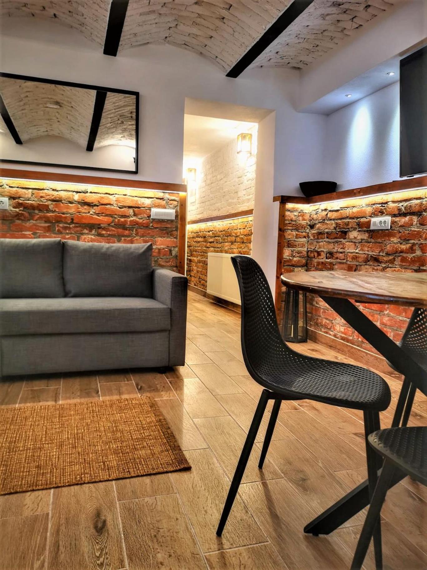 T House Apartment Sibiu Bagian luar foto