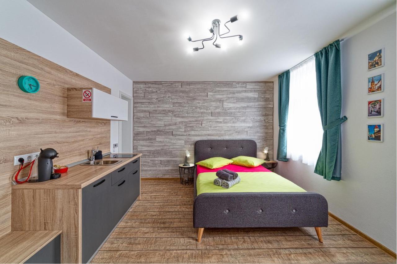 T House Apartment Sibiu Bagian luar foto